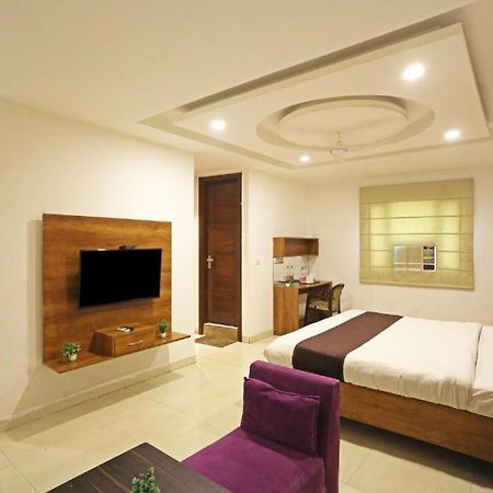 Hotel Urban Luxury New Delhi Bagian luar foto