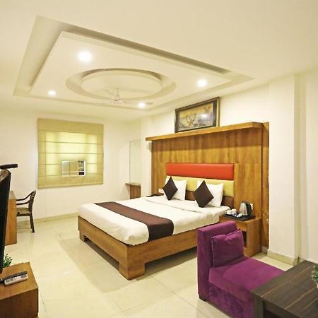 Hotel Urban Luxury New Delhi Bagian luar foto