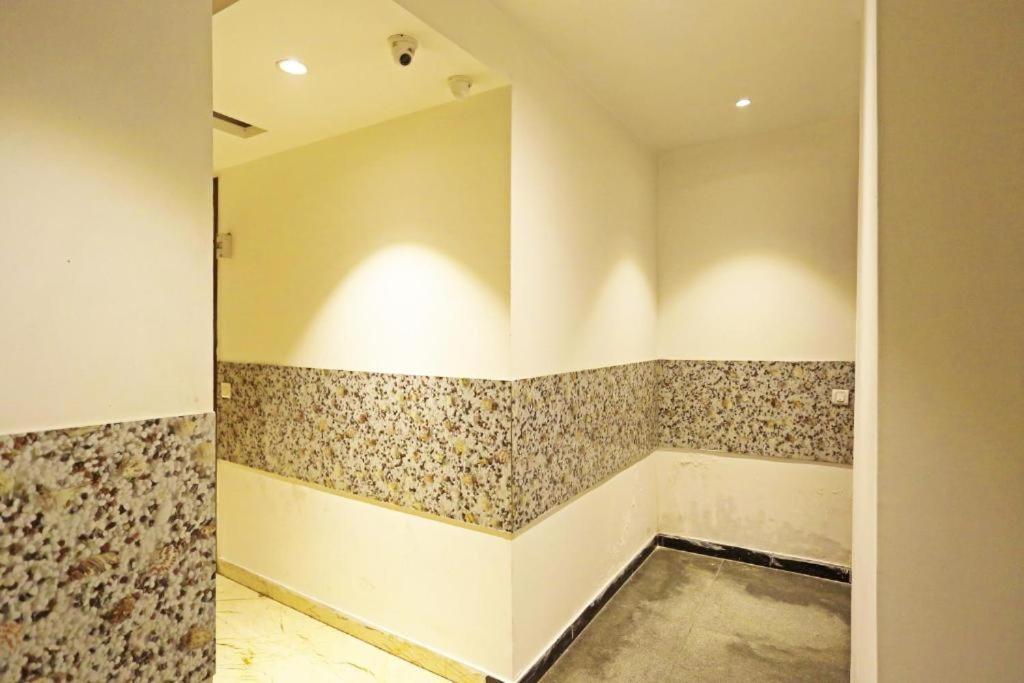 Hotel Urban Luxury New Delhi Bagian luar foto