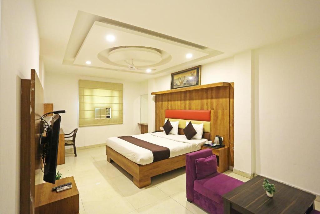 Hotel Urban Luxury New Delhi Bagian luar foto