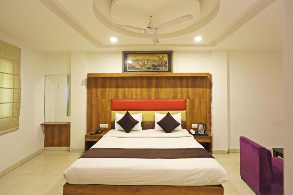 Hotel Urban Luxury New Delhi Bagian luar foto