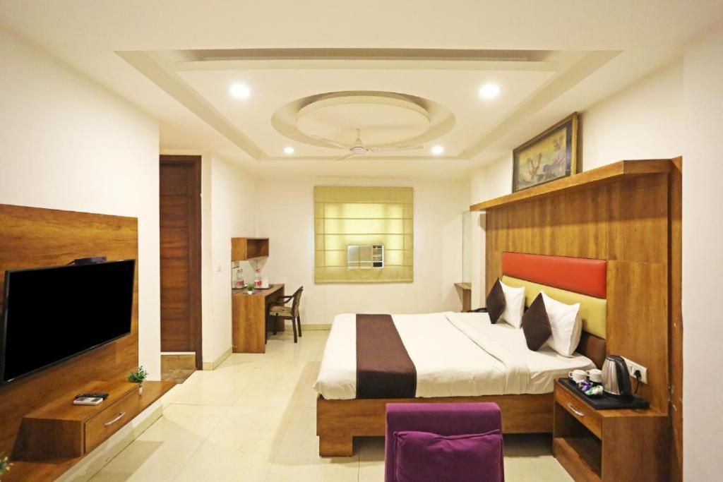 Hotel Urban Luxury New Delhi Bagian luar foto