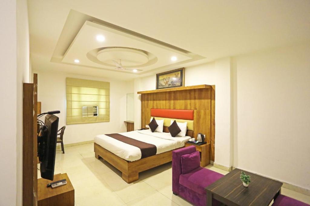 Hotel Urban Luxury New Delhi Bagian luar foto