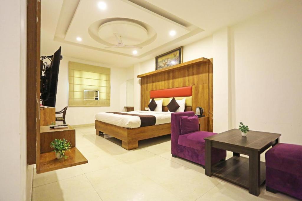 Hotel Urban Luxury New Delhi Bagian luar foto
